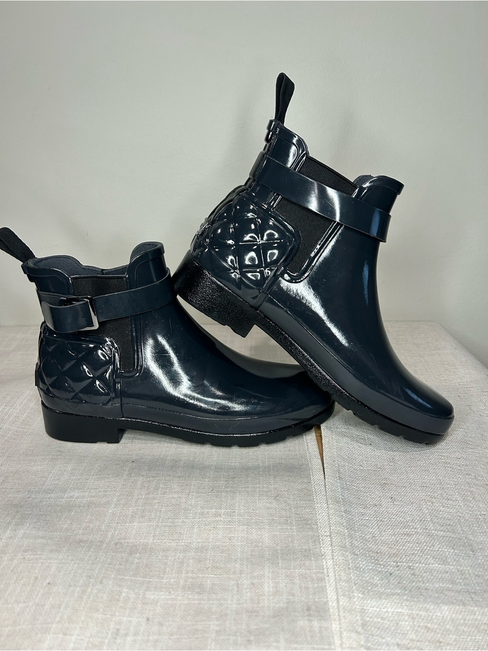 Hunter NWOT Women’s Glossy Black Ankle Rain Boots with Quilted Detail